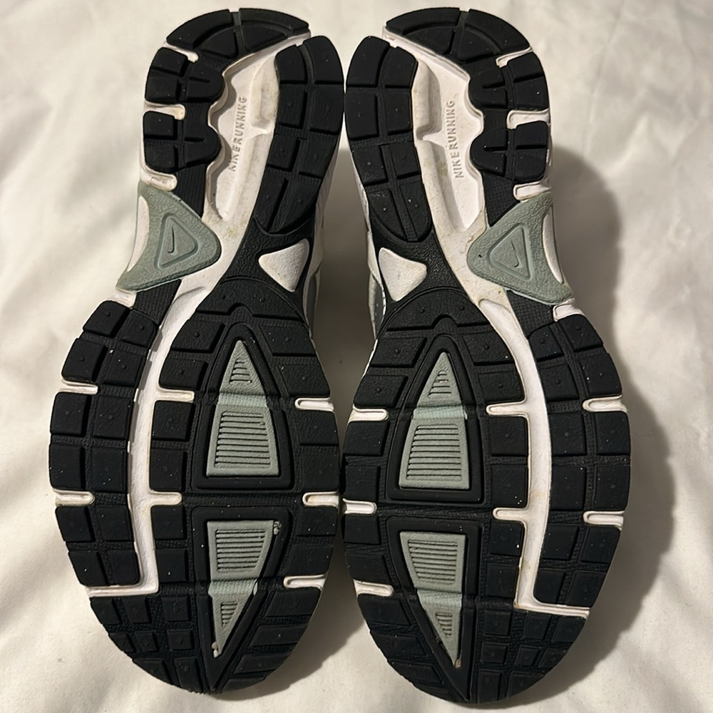 Nike women sneakers size 10 - Picture 10 of 12